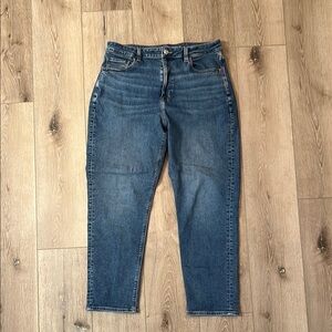 American Eagle - stretch mom jean in great condition! Misses size 12.